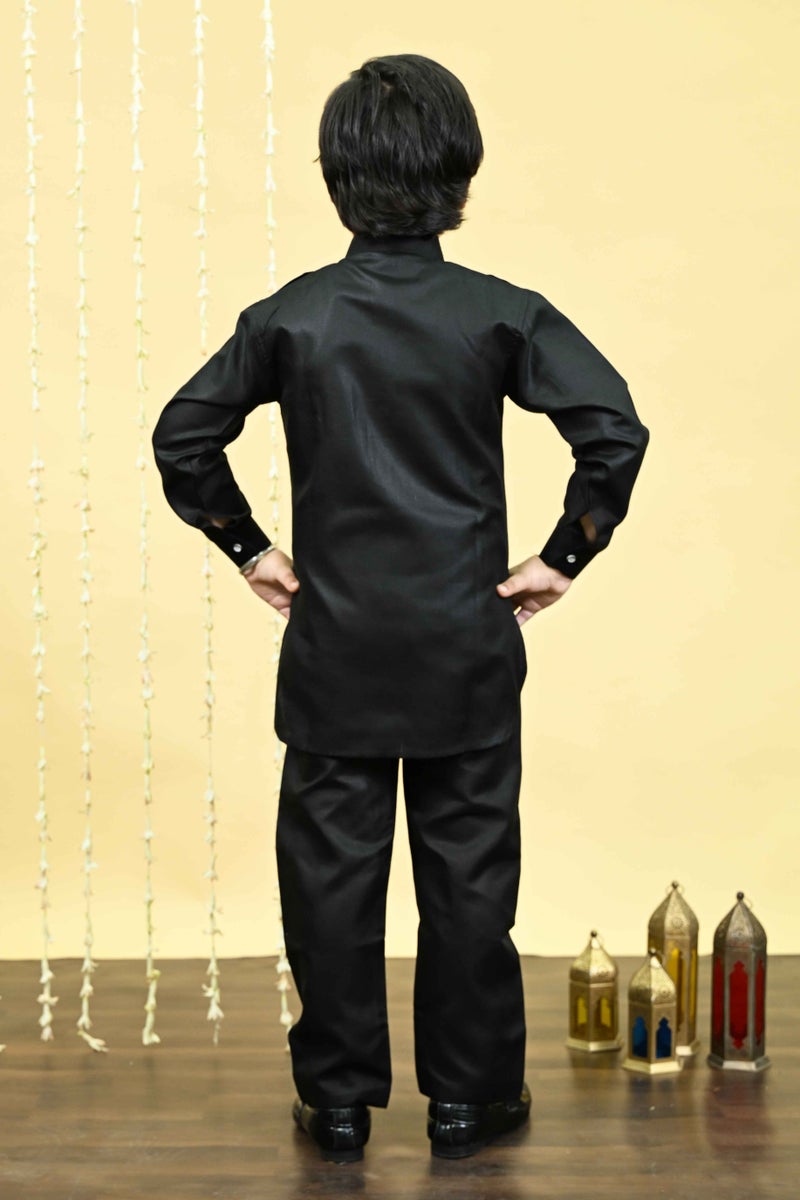 BT DEZINES طقم كورتا وسروال قطني أسود للأولاد - Image 2