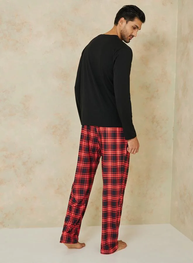 Styli Styli Slogan Print Long Sleeves T-shirt and Checked Pyjama Set