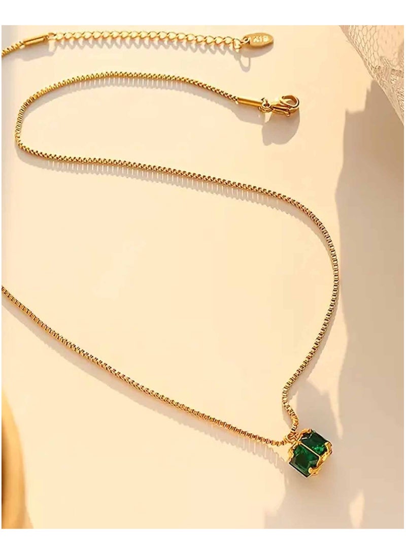 كاف كريشنس قلادة من الفولاذ المقاوم للصدأ مطلية بالذهب 18 قيراط، وقلادة من كريستال الزمرد مع سلسلة على شكل صندوق، - Image 3