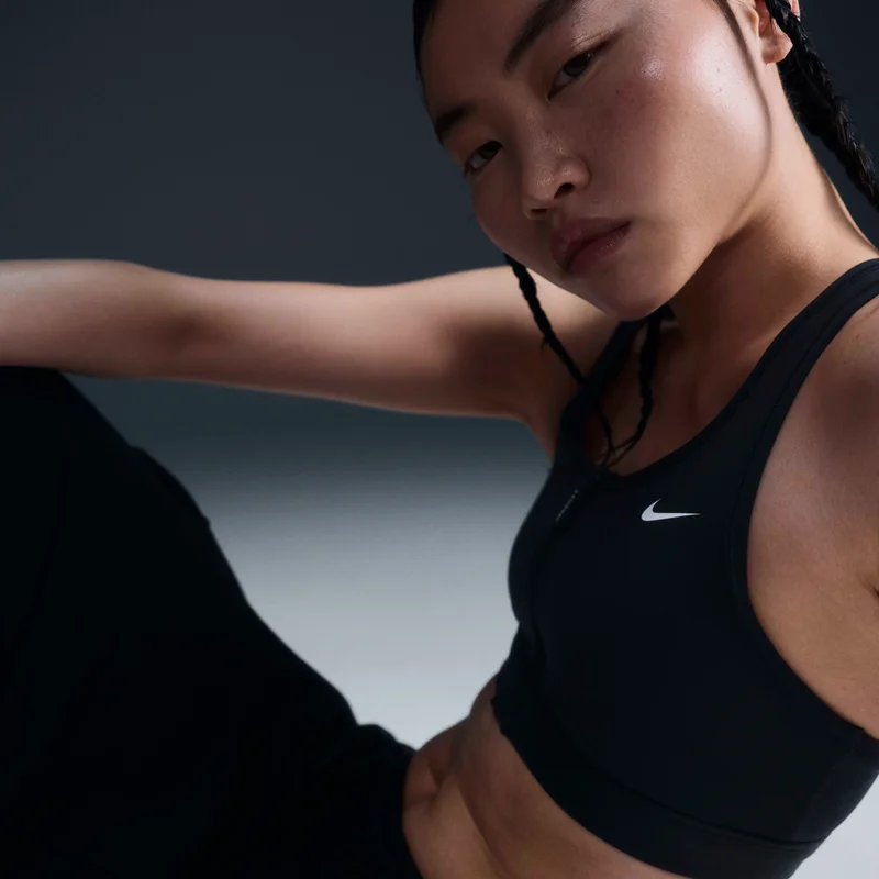 Nike Women's Swoosh Front Zip Medium-Support Padded Sports Bra