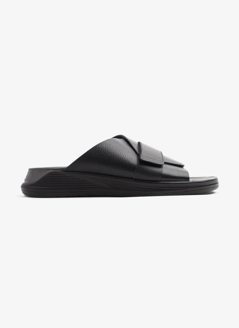 UOMO Cavalier UOMO CAVALIER WITH STRAPPY DESIGN SANDALS