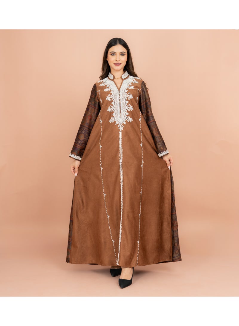 اكسا جلابية شتوية بقصّة مستقيمة مطرزة باللون الأبيض وطوق ماندرين - Image 5