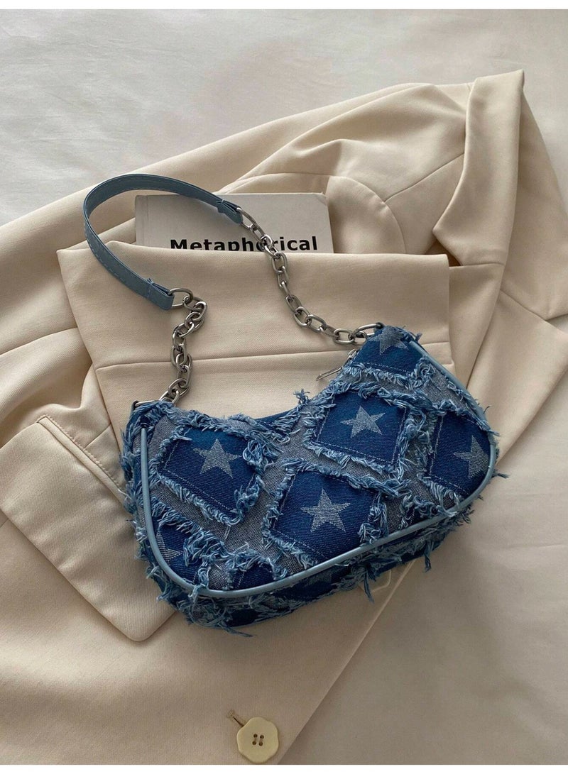 حقيبة كتف جينز نسائية بتصميم عصري مزينة بالنجوم وأطراف منسلة مع حزام سلسلة معدنية - Image 5