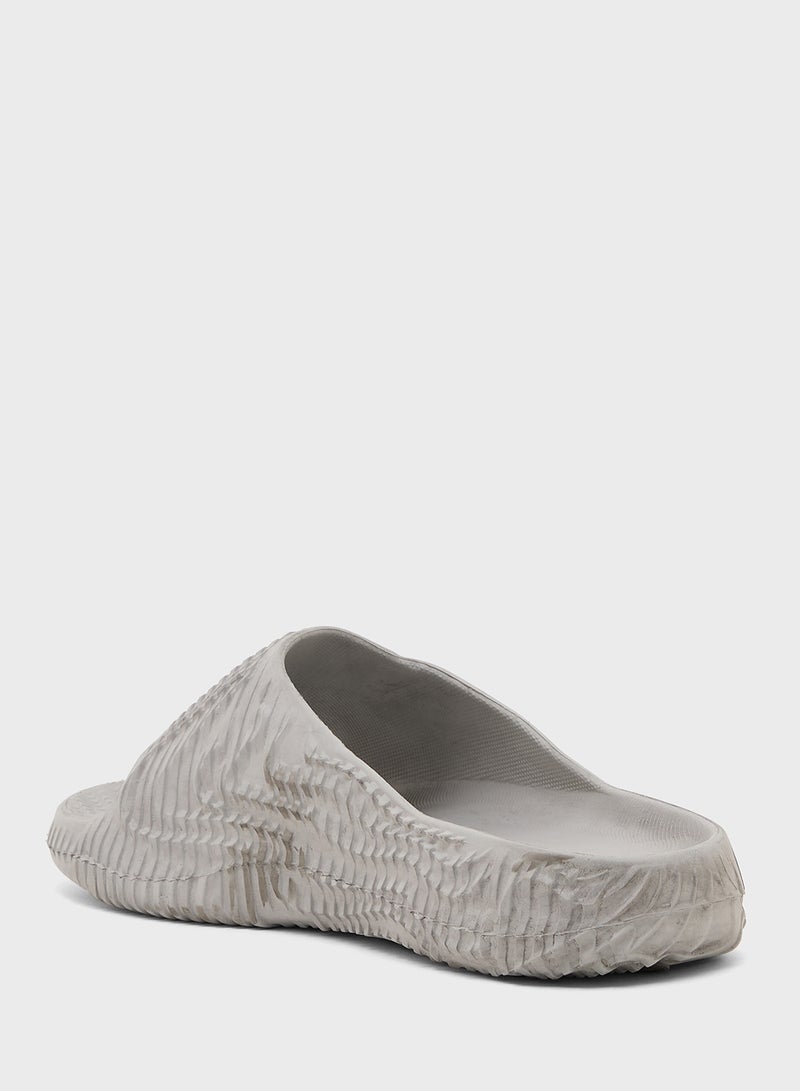 سفنتي فايف شباشب شاطئ وبرك - Image 2