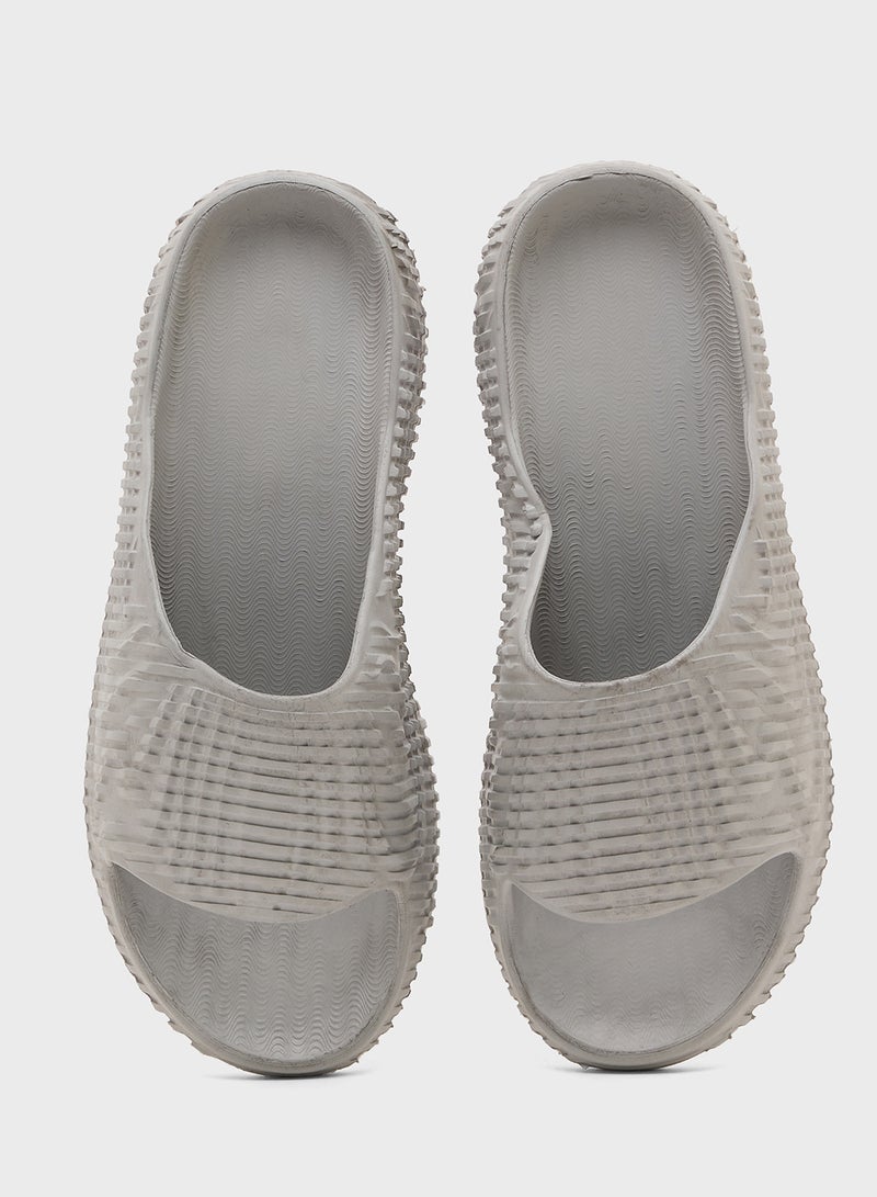 سفنتي فايف شباشب شاطئ وبرك - Image 4