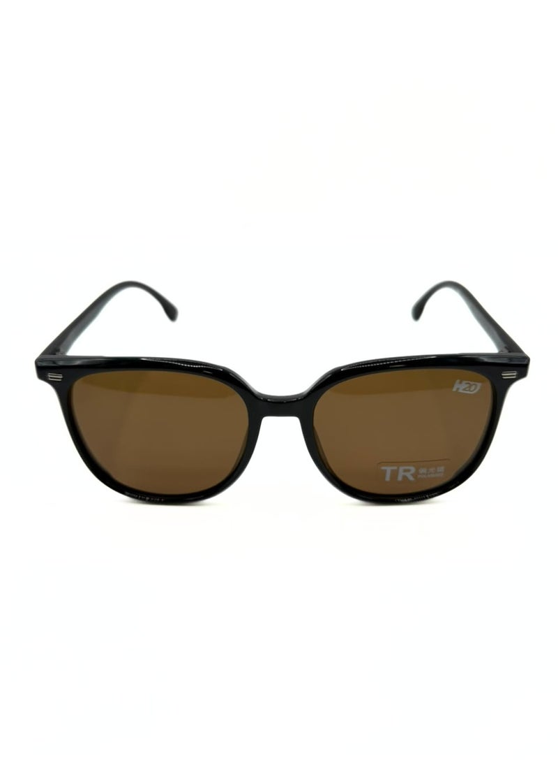 H20 sunglasses with polarized lenses and UV400 protection, offering superior comfort, clear vision, and a modern design that suits every style. - Image 1