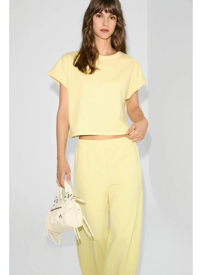 KLOE Women's Soft and Stretchy Fabric Round-Collar Short Sleeve Tube-Cuffed Yellow Set.