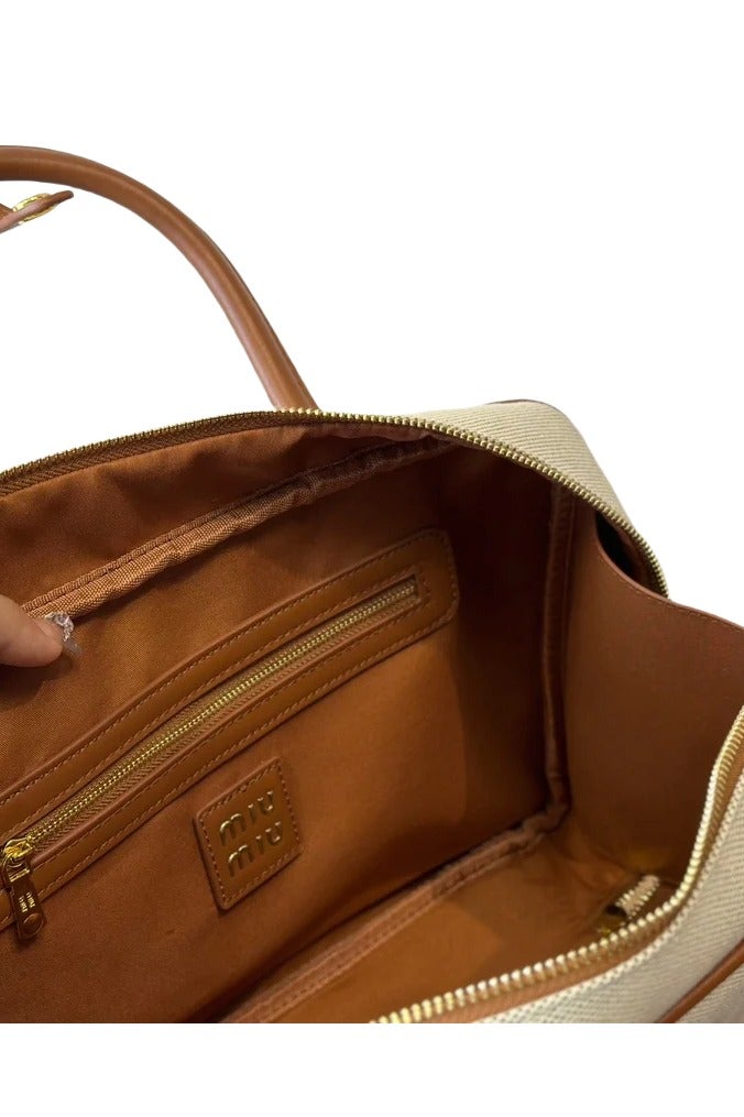 مياو مياو حقيبة كتف كبيرة بحزام طويل ومقبض علوي - Image 4