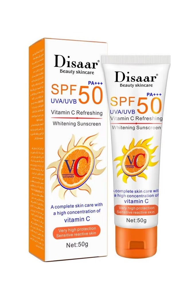 Disaar كريم الشمس فيتامين سي SPF50 PA+++ 50 جرام للتفتيح والانتعاش وحماية من الأشعة فوق البنفسجية للوجه للبشرة الدهنية والجافة خفيف الوزن ومرطب واقي من الشمس - Image 3