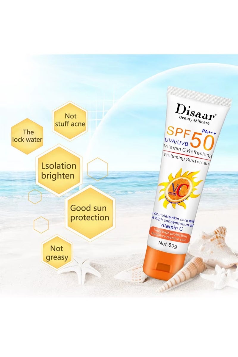 Disaar كريم الشمس فيتامين سي SPF50 PA+++ 50 جرام للتفتيح والانتعاش وحماية من الأشعة فوق البنفسجية للوجه للبشرة الدهنية والجافة خفيف الوزن ومرطب واقي من الشمس - Image 2