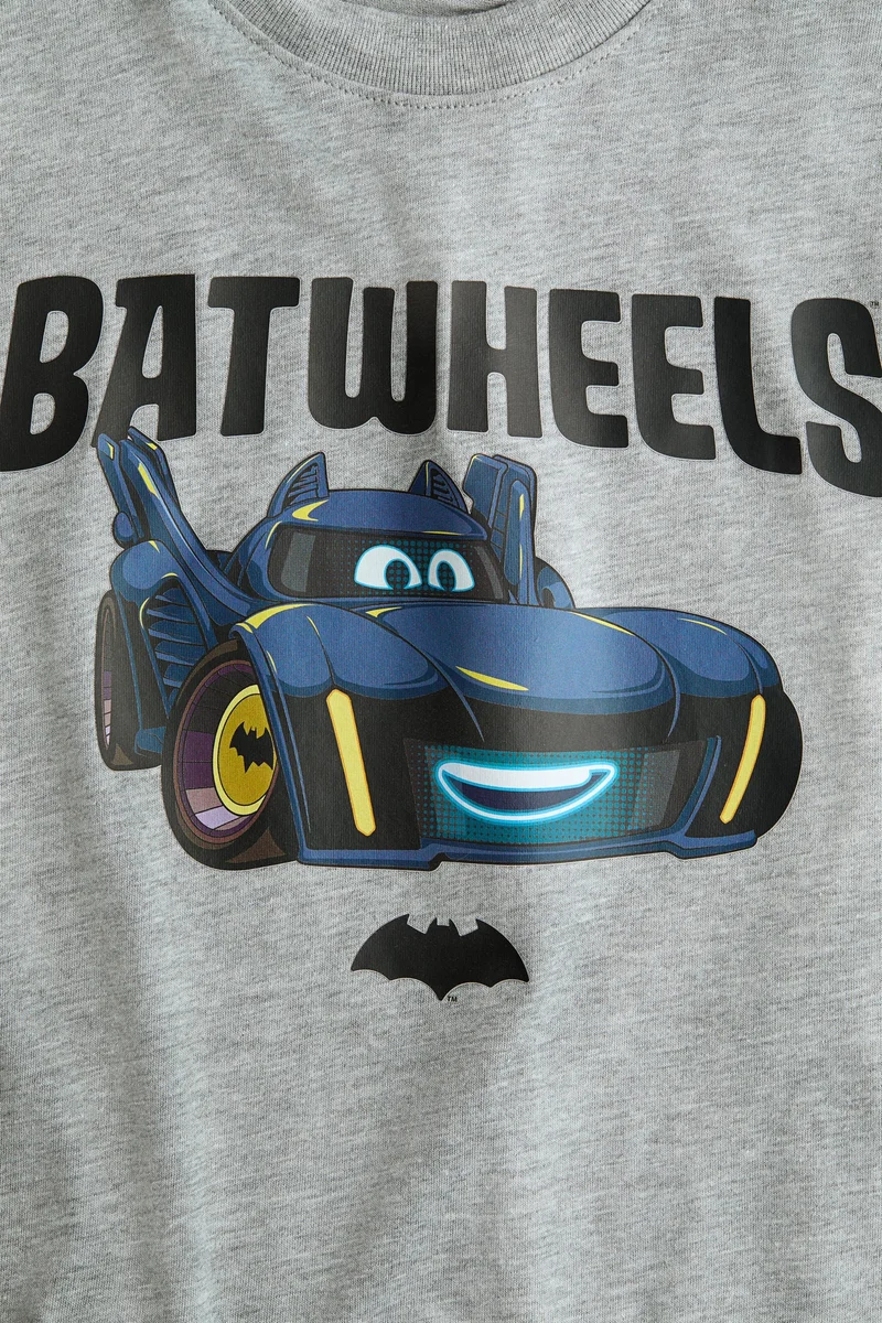 اتش اند ام تي-شيرت واسعة مزيّنة بطبعة