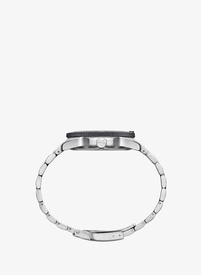 Luminox Unisex Analog Round Shape Stainless Steel Wrist Watch XS.3122 - 44 Mm - Image 3