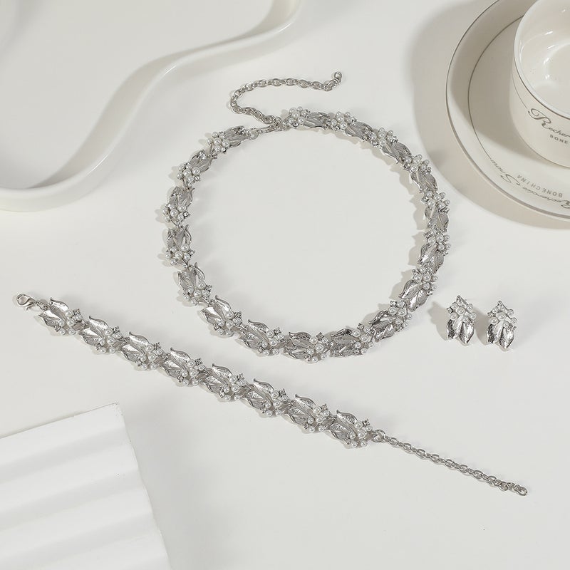 Women's Vintage Palace Style Jewelry Set - 4-Piece Necklace, Earrings, Bracelet & Ring Set