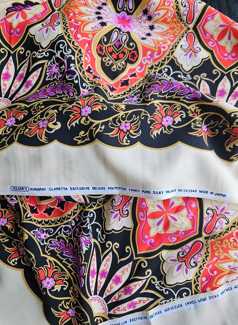 نسيج بوليستر حريري ياباني | 3.5 ياردة | لون كريمي مع طباعة كلاسيكية - Image 3