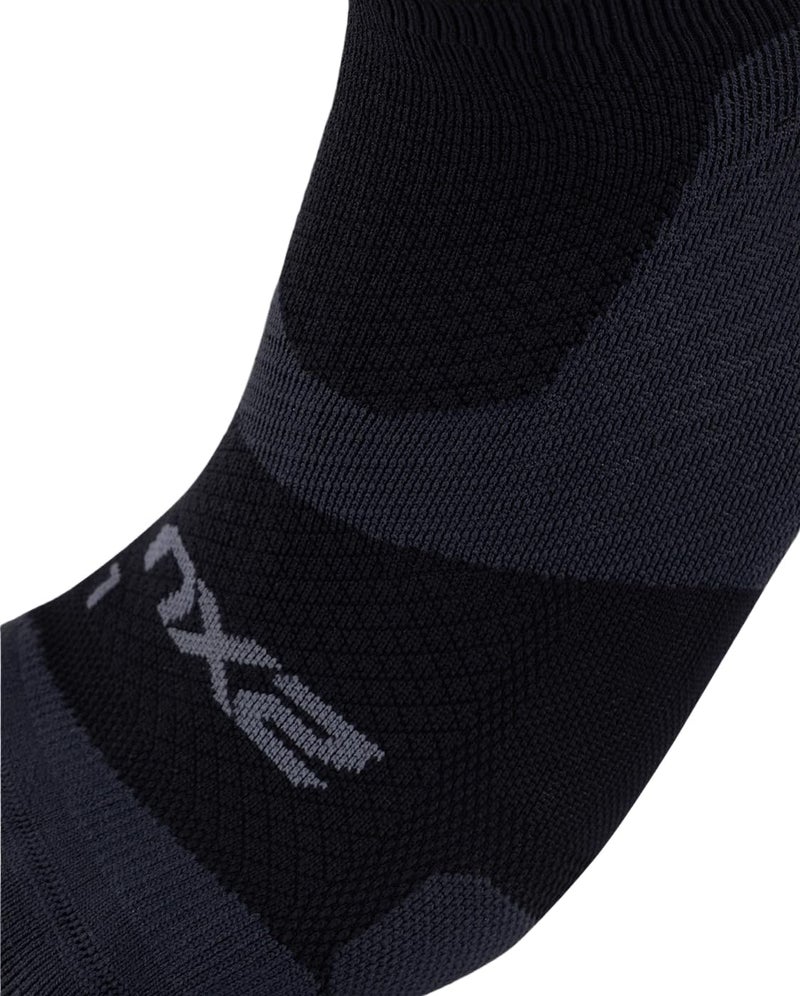 2XU Vectr No Show Compression Socks for Unisex - Black/Titanium - Image 3