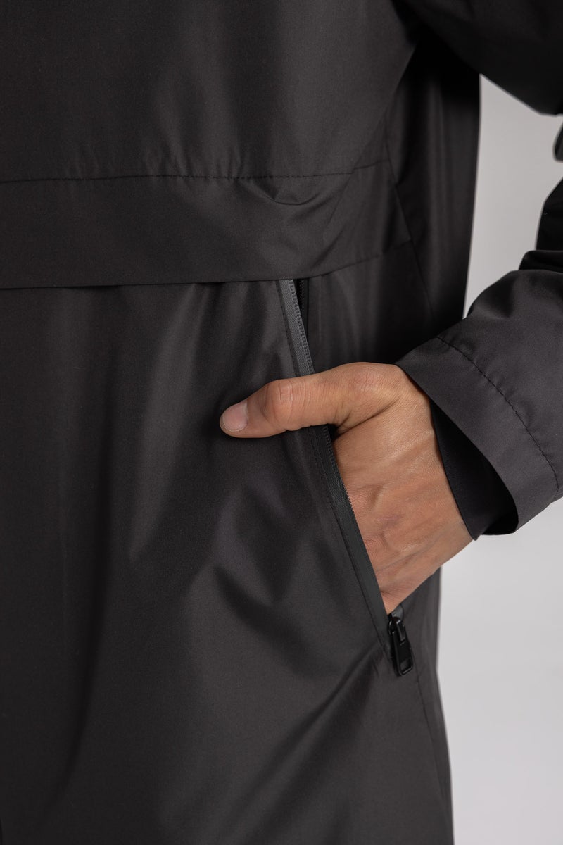 ديفاكتو معطف مطر طويل بغطاء رأس ومضاد للماء والرياح من مان ديفاكتوفيت  - Image 2
