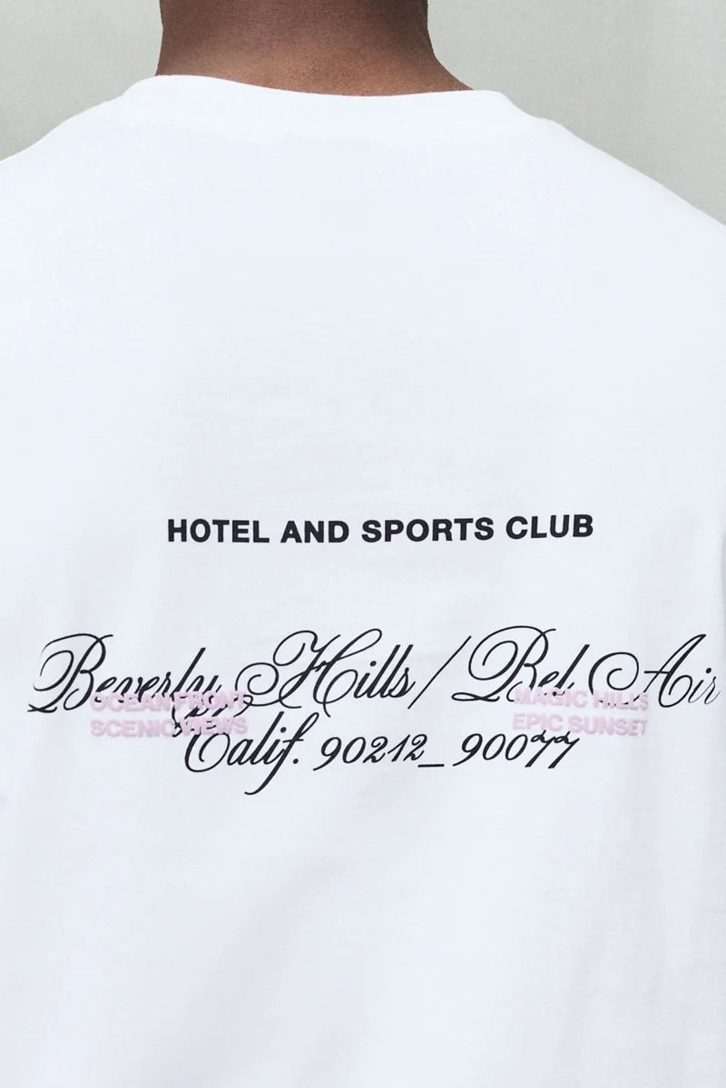 اتش اند ام تي-شيرت مطبوع بقصّة فضفاضة