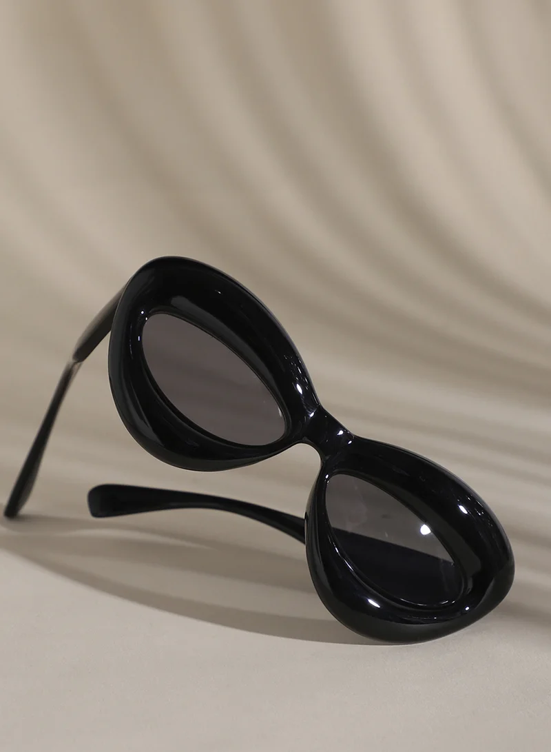 صوص هاوت نظارة شمسية كات اي سادة - أسود