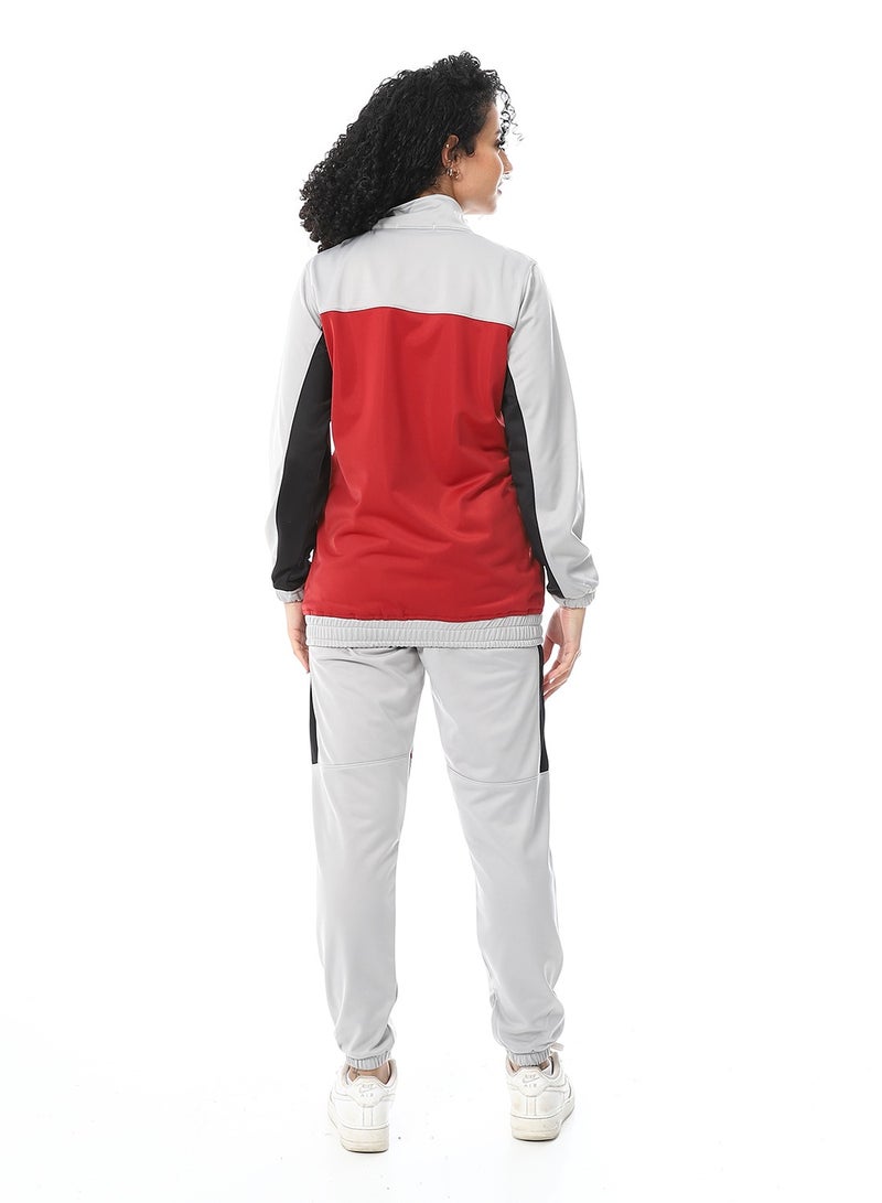 Caesar Women's two-piece sports tracksuit with a half neck and a zipper in the front  - Image 3