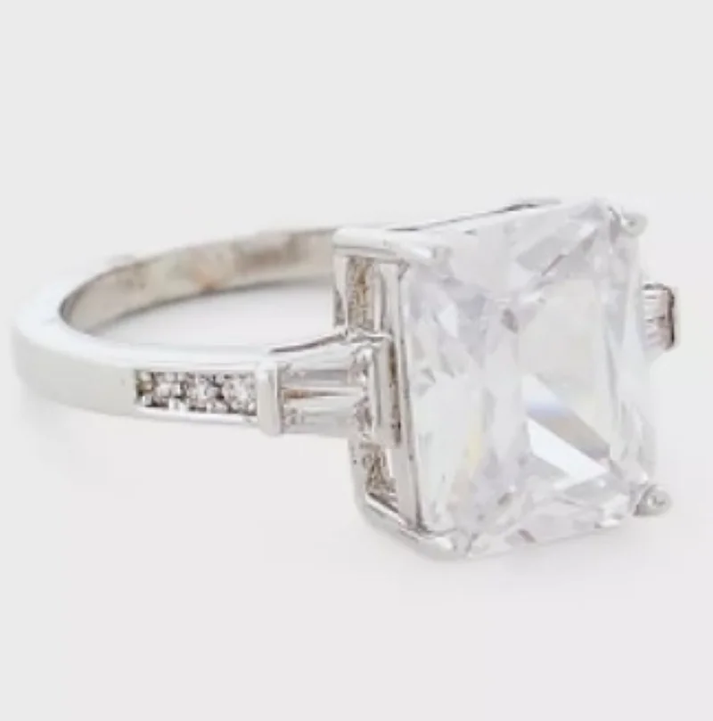 باكلي لندن BUCKLEY LONDON THE CARAT COLLECTION - CLEAR BAGUETTE WITH TAPERED BAGUETTE SHOULDERS RING