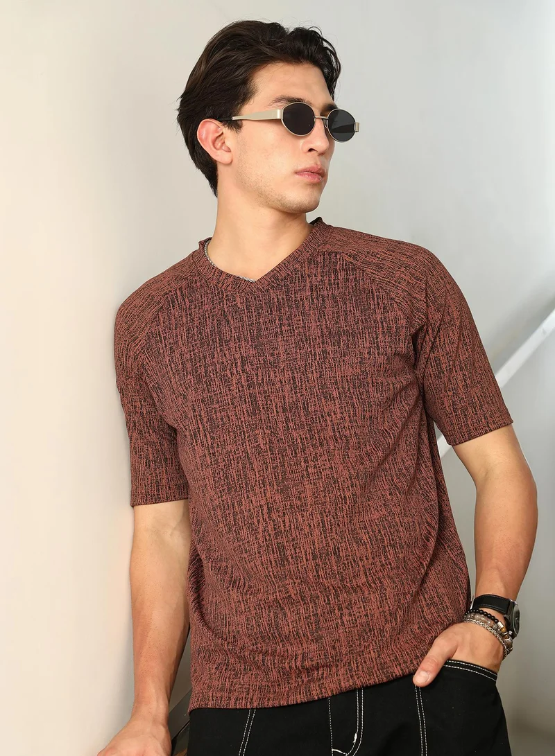 كامبوس سوترا Campus Sutra Men's Mousse Brown:Midnight Black Contrast-Heathered Knitted T-Shirt | Textured Knit V-Neck Half Sleeve Design | Breathable Cotton Blend & Modern Knit Fabric For Everyday Wear