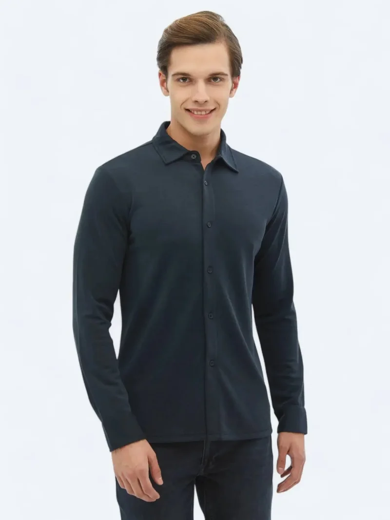 كيب قميص كاجوال أزرق داكن سادة بقصة عادية محبوك