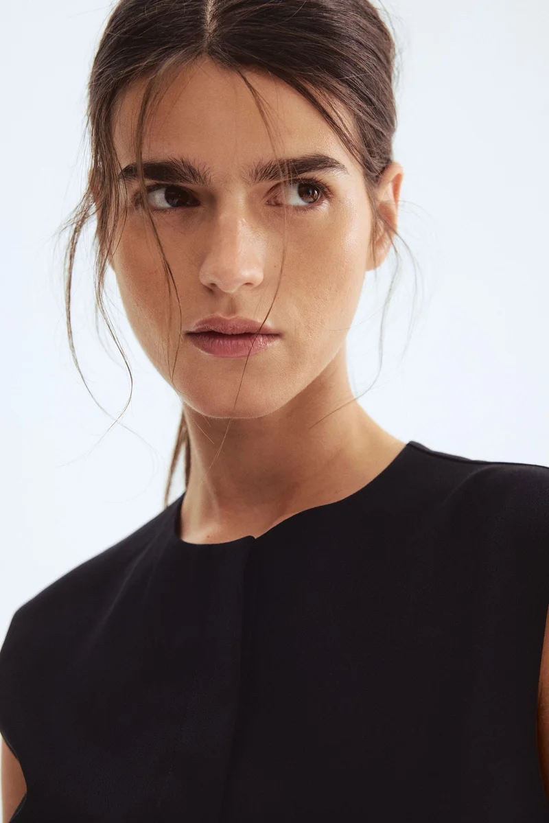 اتش اند ام فستان بدون أكمام