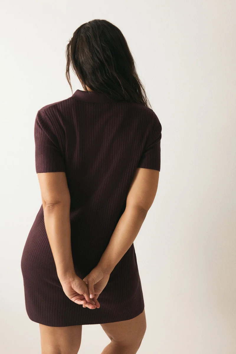 اتش اند ام فستان بياقة محبوكة