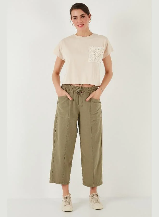 ليلا تيشيرت قطن نسائي بياقة دائرية وقصة عادية وجيب واحد