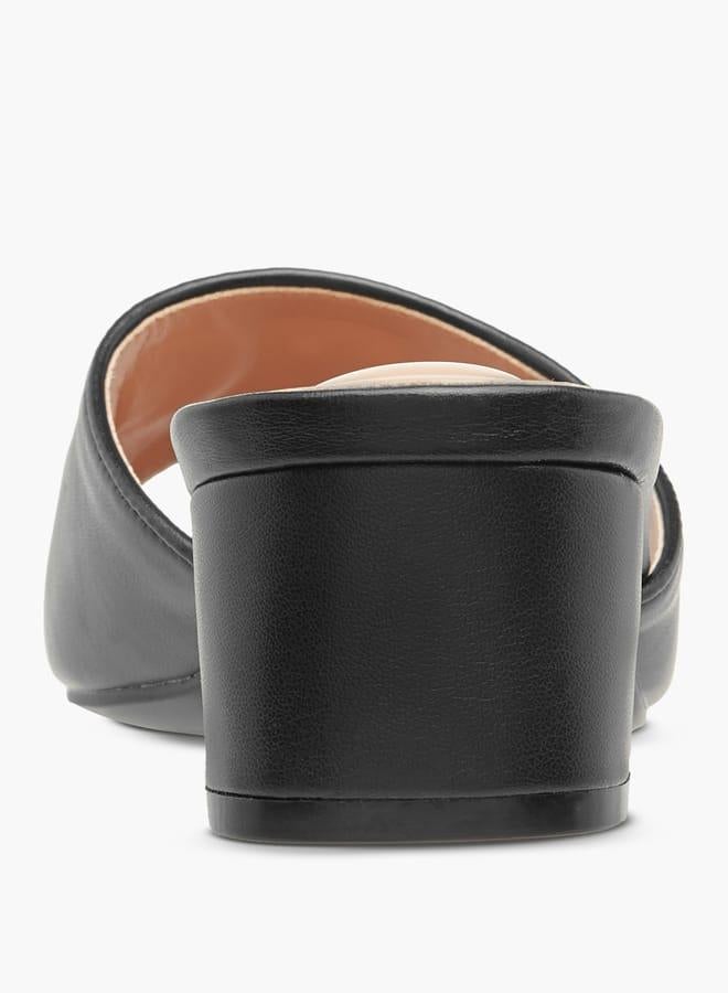 سيليست صنادل نسائية سهلة الارتداء بكعب عريض وتفاصيل شعار الماركة - Image 5