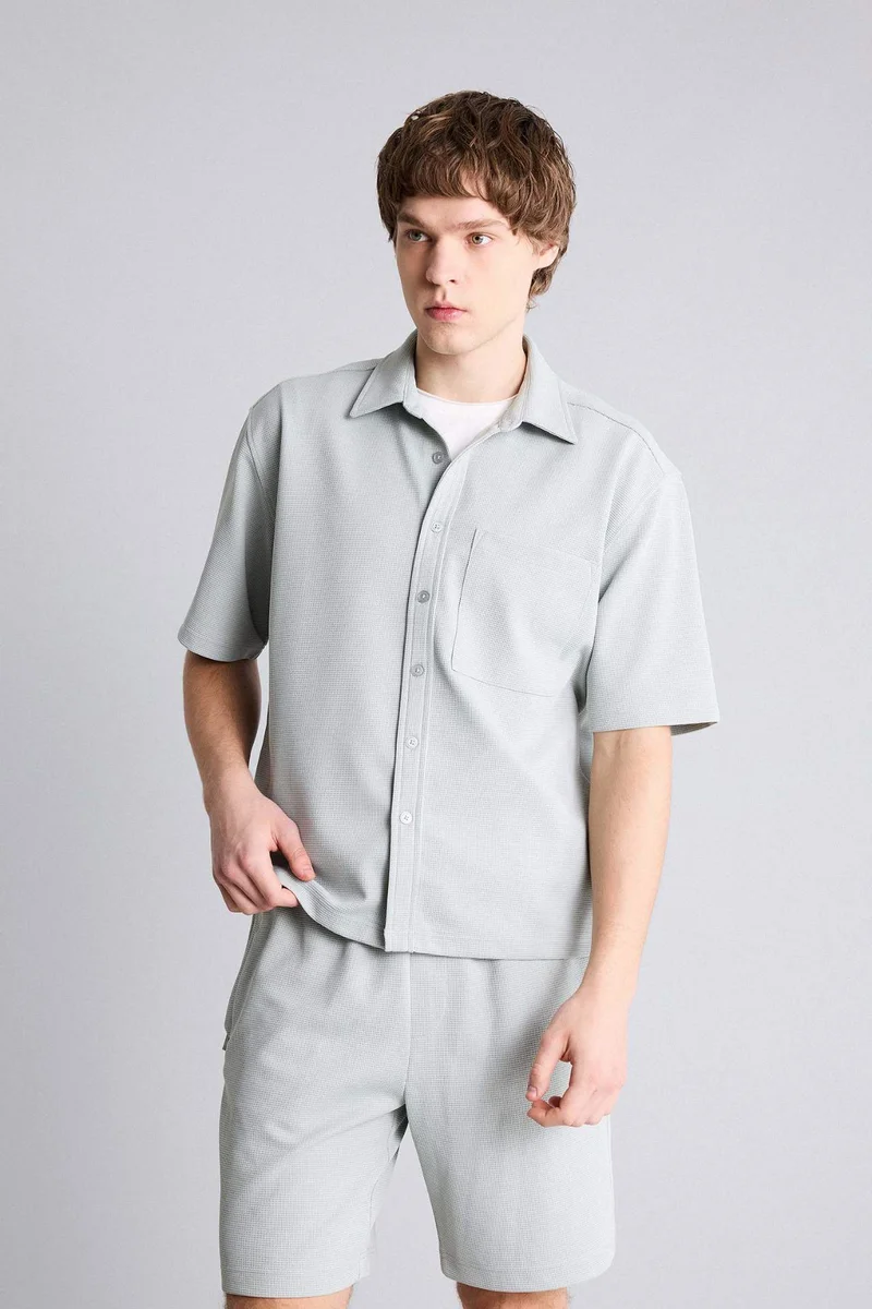 Stretch Fabric Boxy Fit Shirt