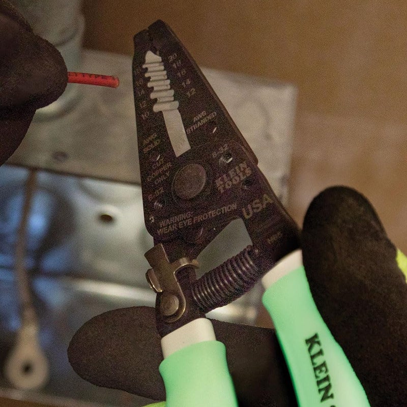 Klein Tools 11055GLW Wire Stripper / Cutter, Made in USA, Klein-Kurve Stripper / Cutter, 10-18 AWG Solid, 12-20 AWG Stranded Wire, Glow in the Dark Grips - Image 5