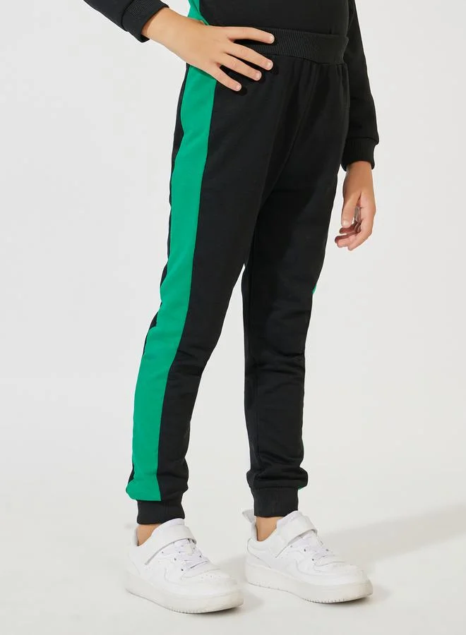 Styli Color Block Printed Lightweight Sweatshirt & Joggers Set