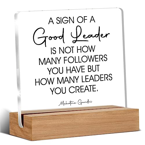 Oqtumes Leader Gift for Men Women Boss Mentor Leadership Gifts a Sign of a Good Leader Sayings Clear Desk Decorations Acrylic Sign With Wooden Stand for Desk Table Shelf - Image 1