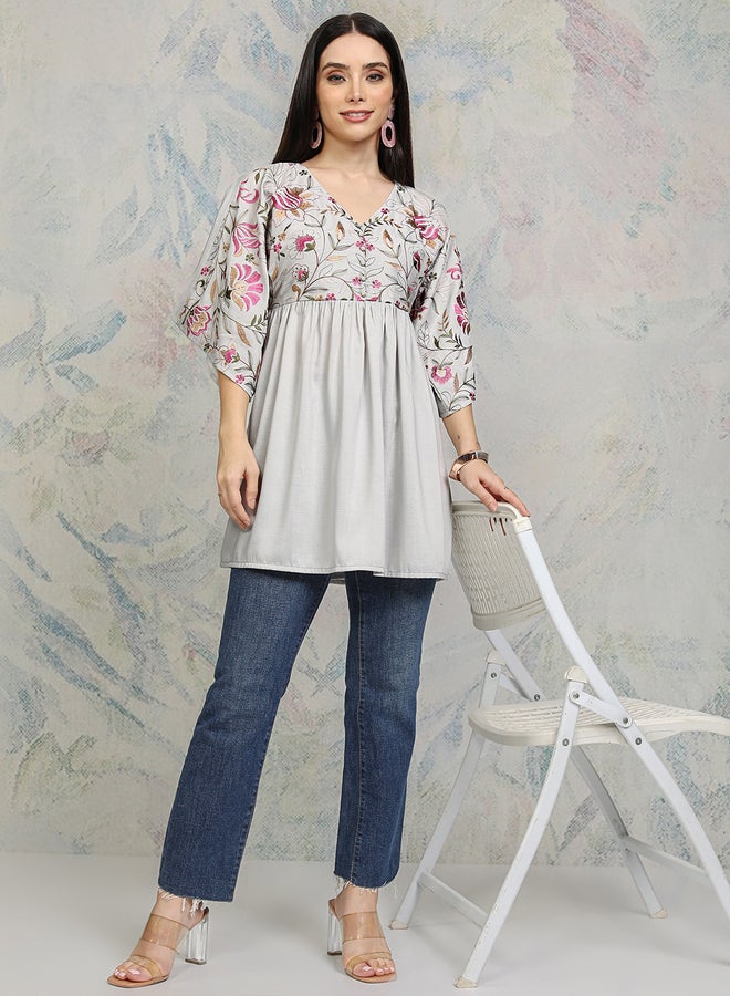 فيشود فستان نسائي مطبوع بالزهور باللون الرمادي - Image 2