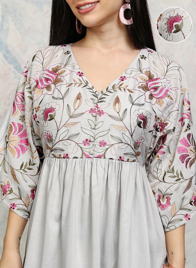 فيشود فستان نسائي مطبوع بالزهور باللون الرمادي - Image 5