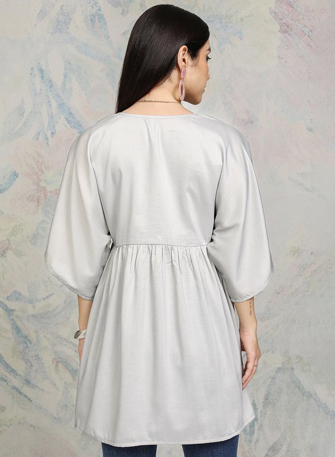 فيشود فستان نسائي مطبوع بالزهور باللون الرمادي - Image 3