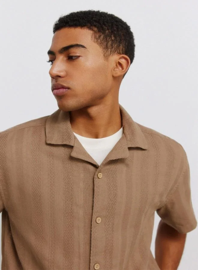 Springfield  1% cotton jacquard regular fit short sleeve bowling collar coconut button shirt for Men | Best Price UAE