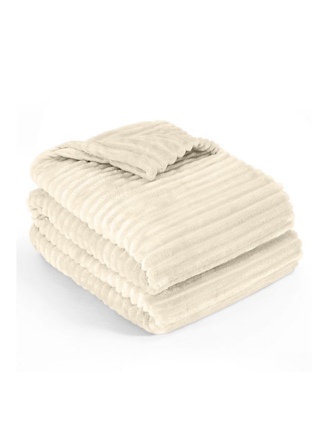 Hotel Linen Klub بطانية ميكروفليس فائقة النعومة مفردة (150x200 سم) – بطانية خفيفة الوزن 300GSM بنمط خطوط، دافئة وقابلة للتنفس للاستخدام على مدار السنة، بيج - Image 2