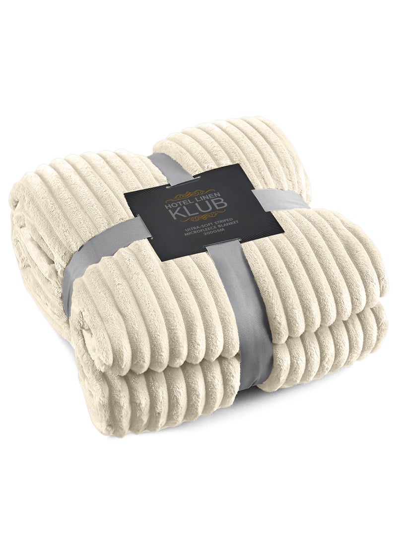 Hotel Linen Klub بطانية ميكروفليس فائقة النعومة مفردة (150x200 سم) – بطانية خفيفة الوزن 300GSM بنمط خطوط، دافئة وقابلة للتنفس للاستخدام على مدار السنة، بيج - Image 1
