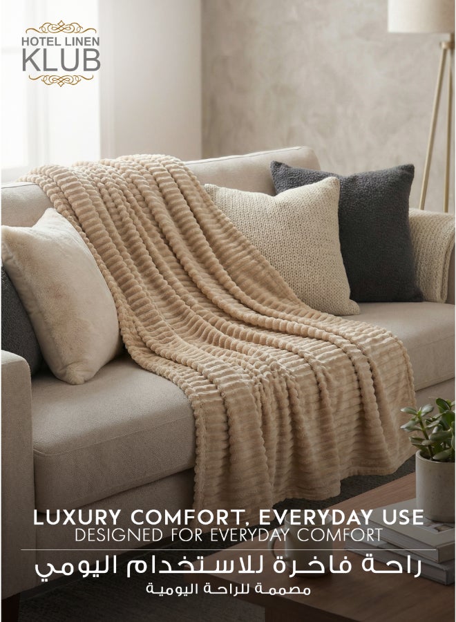 Hotel Linen Klub بطانية ميكروفليس فائقة النعومة مفردة (150x200 سم) – بطانية خفيفة الوزن 300GSM بنمط خطوط، دافئة وقابلة للتنفس للاستخدام على مدار السنة، بيج - Image 2