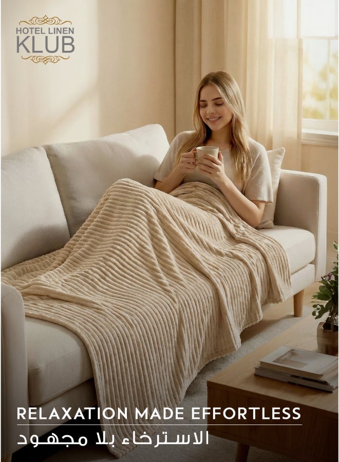 Hotel Linen Klub بطانية ميكروفليس فائقة النعومة مفردة (150x200 سم) – بطانية خفيفة الوزن 300GSM بنمط خطوط، دافئة وقابلة للتنفس للاستخدام على مدار السنة، بيج - Image 3