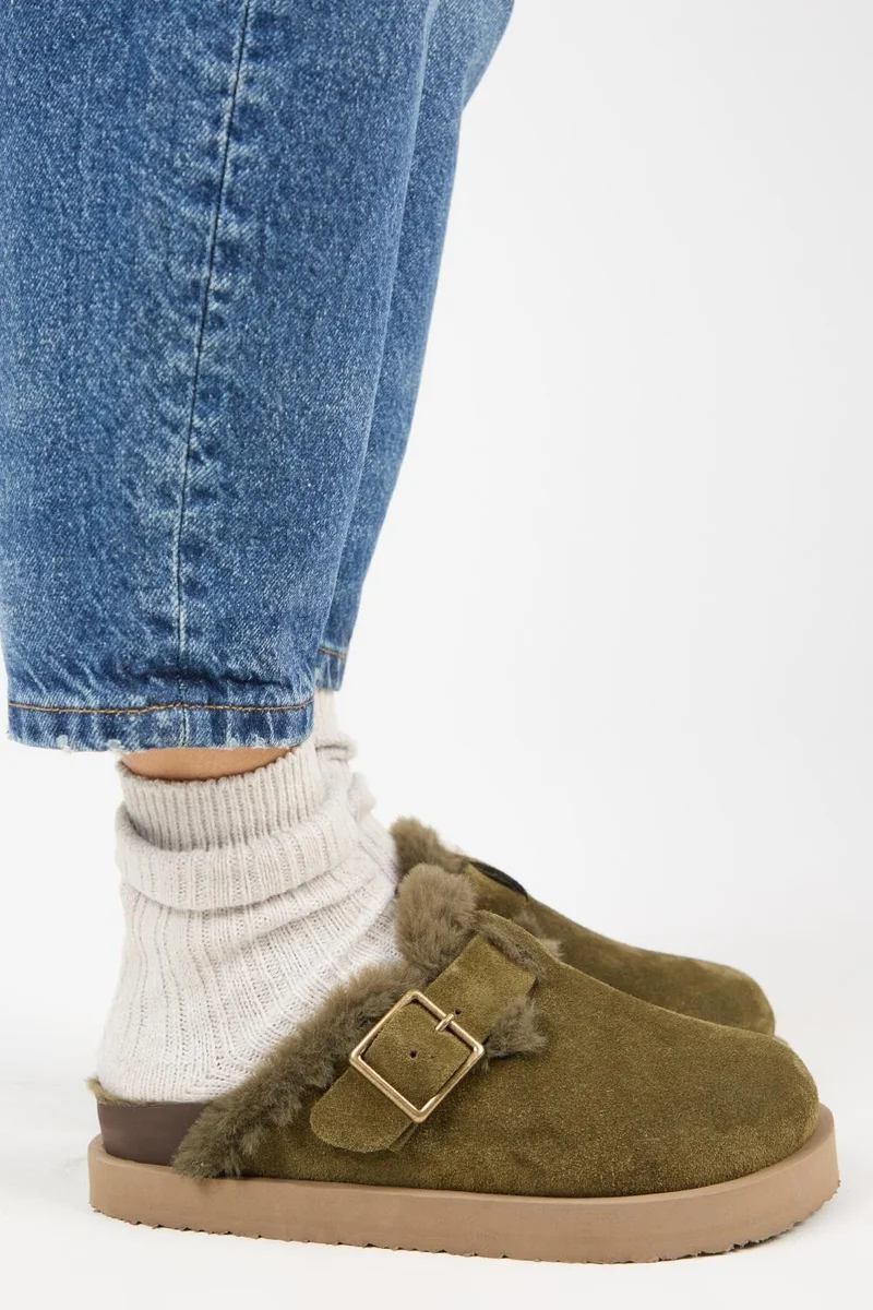 Manijero Manijero (Zeta 2 Fur-Lined Platform) Women's Genuine Leather Buckled Clogs in Khaki
