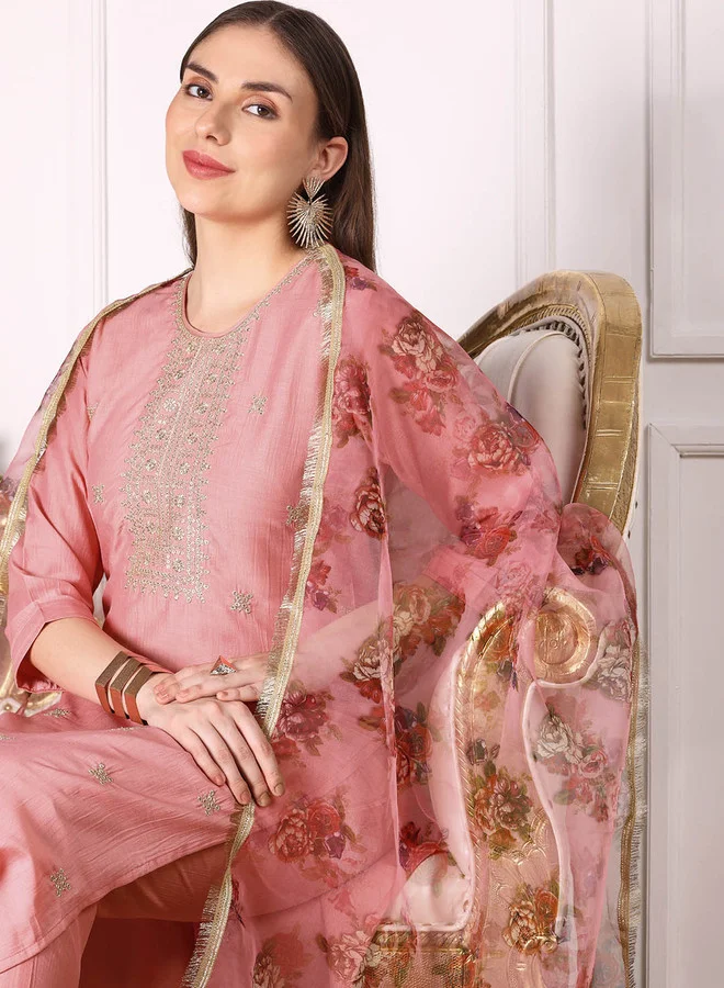 آي شين Ethnic Motifs Embroidered Round Neck Thread Work Kurta With Trousers & Dupatta