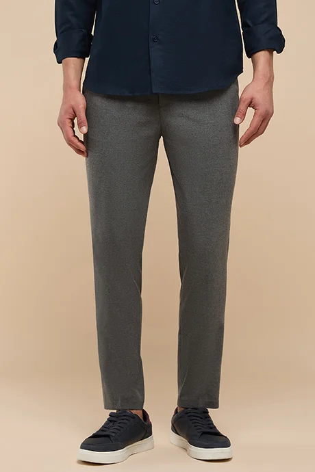 أر أند بي Solid Chinos with Button Closure