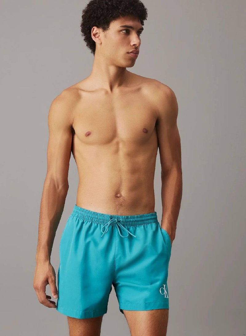 كالفن كلاين شورت سباحة متوسط برباط وشعار - Image 1