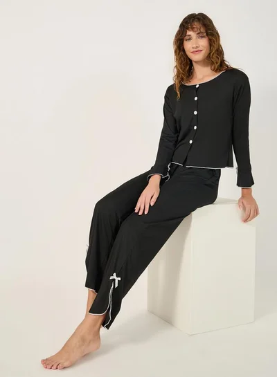 ستايلي طقم بيجامة بأزرار وأكمام طويلة بلون سادة