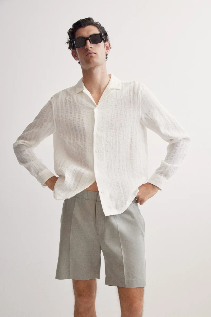 اتش اند ام شورت بقصّة عادية من مزيج الكتان