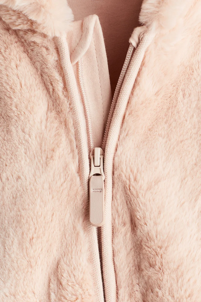 اتش اند ام بدلة أطفال