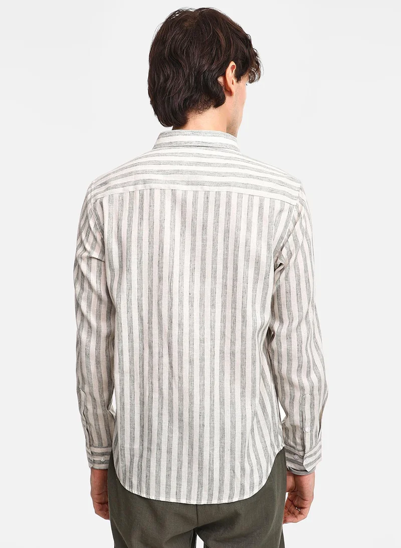 Campus Sutra Men's Moon Grey Heathered-Stripe Shirt